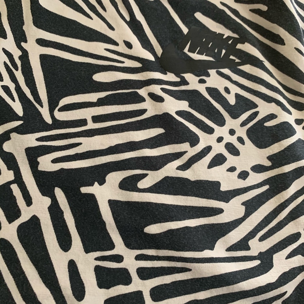 Women’s Nike Shirt - Picture 2 of 6